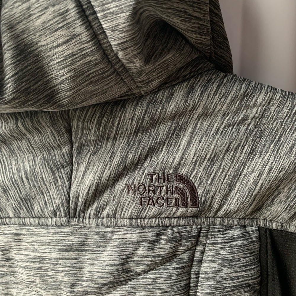 The North Face Women’s Hooded Jacket - Picture 5 of 6